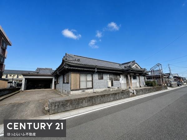 公園も近くにあり小学校も歩いて行ける距離にある中古住宅