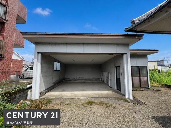 公園も近くにあり小学校も歩いて行ける距離にある中古住宅