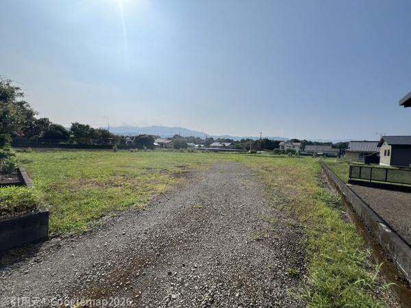 ゆったりした敷地の土地です