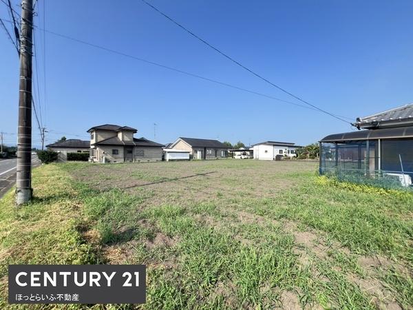 理想の農業ライフをはじめるなら今　広々とした畑です