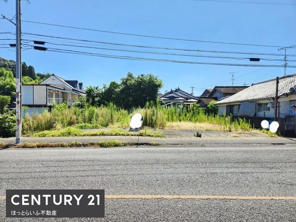 10号線に面した利便性のよい土地です
