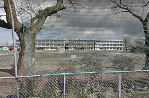 静かな環境にオール電化住宅が出ました(都城市立沖水小学校)