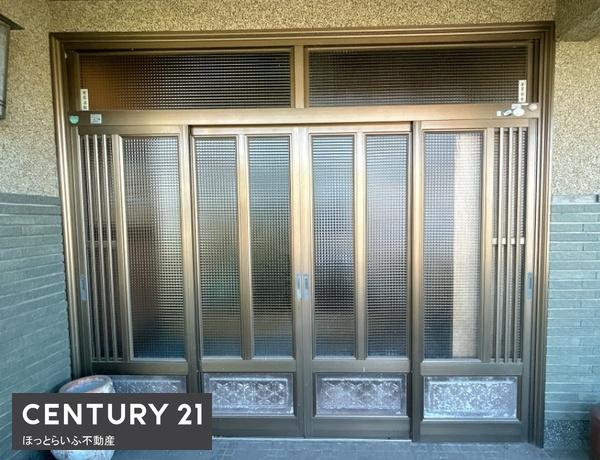 通り沿いに面した広々とした間取りの中古です