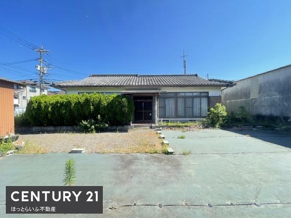 街の中心地に近い場所で利便性がいい中古住宅です