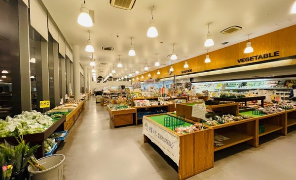 高速道路乗り口近くに焼き鳥屋さん跡店舗が登場しました(JA都城朝霧の里みやこんじょ直売所ＡＴＯＭ)