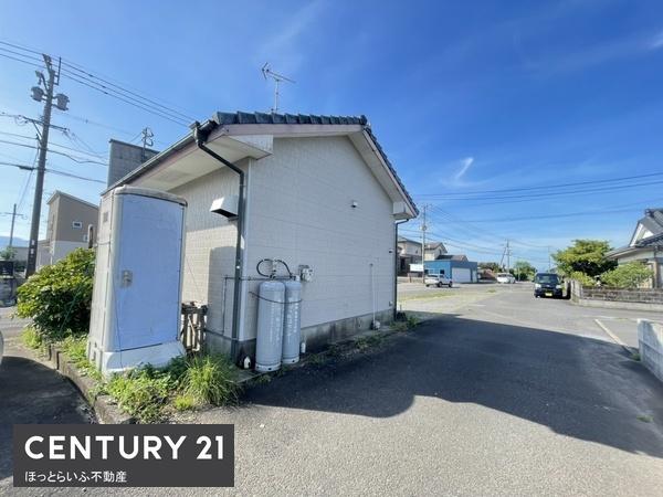 高速道路乗り口近くに焼き鳥屋さん跡店舗が登場しました