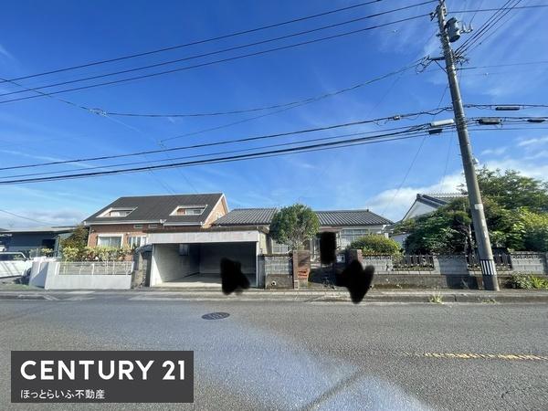 広い道路に面して見晴らしのよい中古物件です