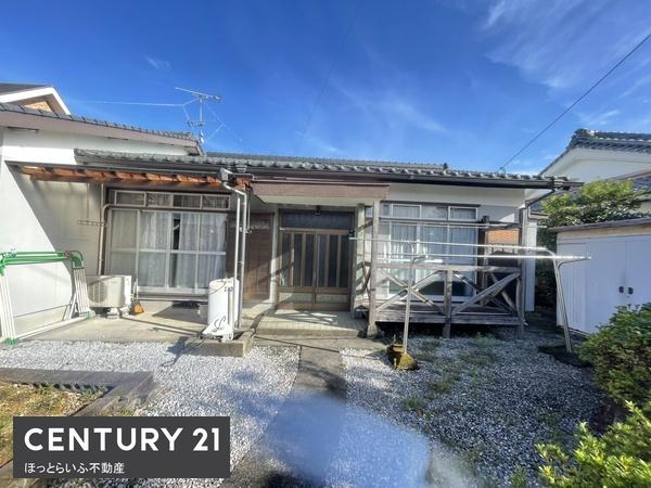 広い道路に面して見晴らしのよい中古物件です