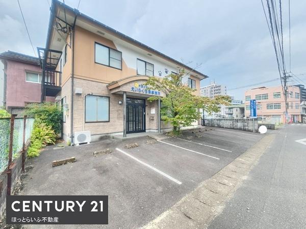 街の中心地にある店舗付き住宅が出ました