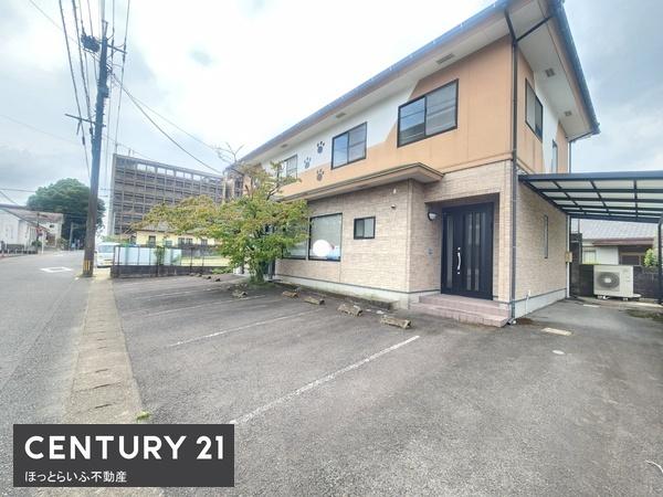 街の中心地にある店舗付き住宅が出ました