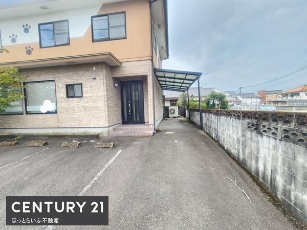 街の中心地にある店舗付き住宅が出ました