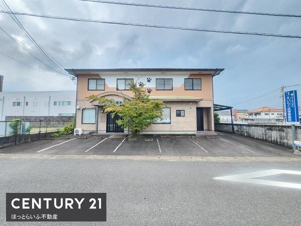 街の中心地にある店舗付き住宅が出ました