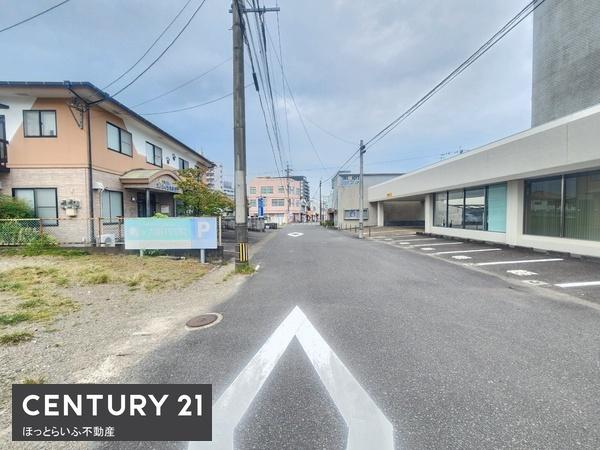 街の中心地にある店舗付き住宅が出ました