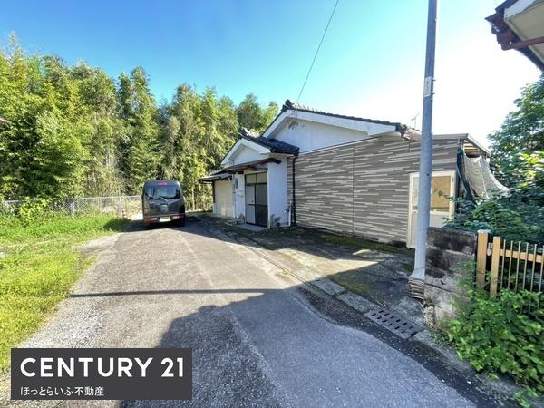 閑静な住宅街に部屋数の多い中古住宅が登場しました
