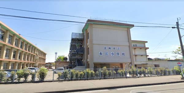 小中学校が近くご家族も安心な平家建て新築物件です(宮崎市立赤江小学校)
