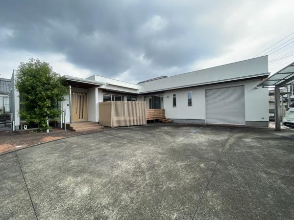 小中学校も近く周辺施設も充実した広々とした中古住宅が出ました