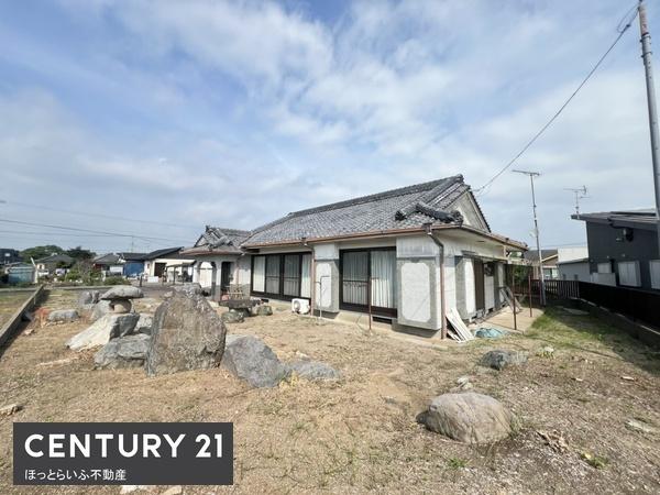 静かな環境に広々とした土地が付いた中古が出ました