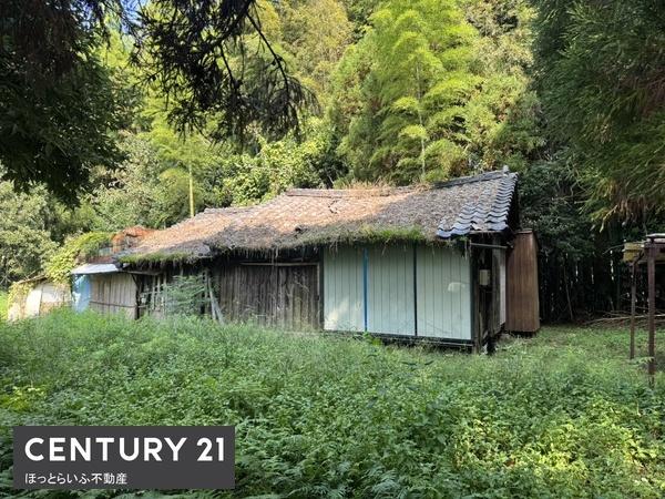 閑静なエリアに廃屋付きの土地が登場しました