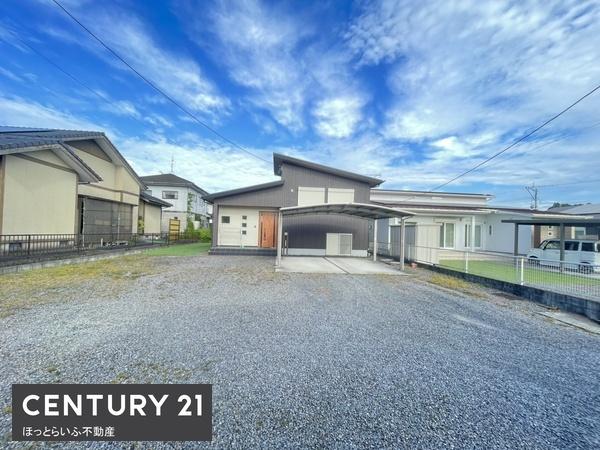 静かな住宅街に築二年の制震ダンパーつに築浅住宅出ました