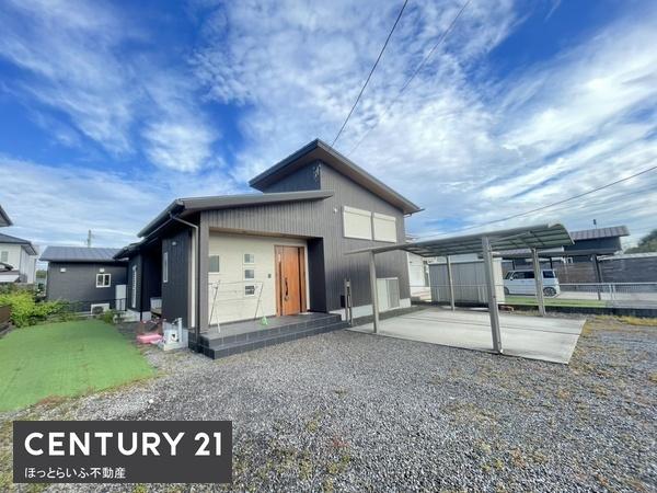静かな住宅街に築二年の制震ダンパーつに築浅住宅出ました