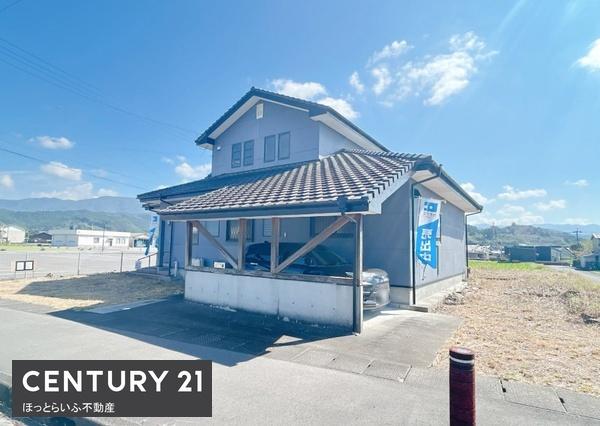 小学校と中学校共に近く通学も安心な中古物件です