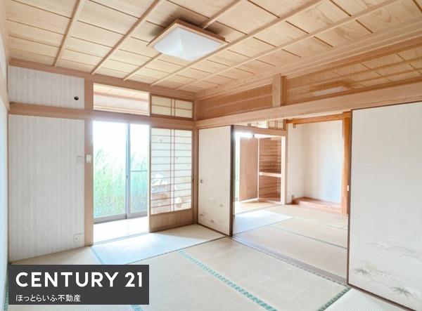 小学校と中学校共に近く通学も安心な中古物件です