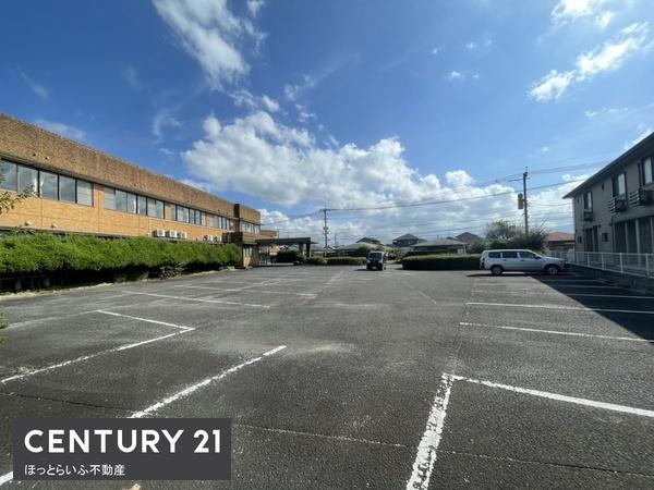 病院跡地で駐車場も23台以上可能な物件