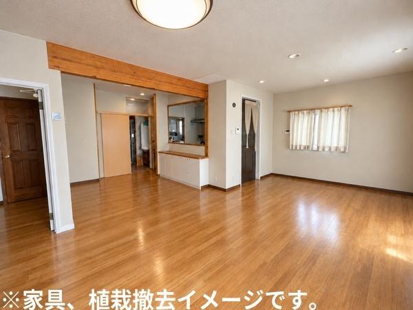 部屋数が多く　蓄電池搭載　庭付き　花火が良く見えます
