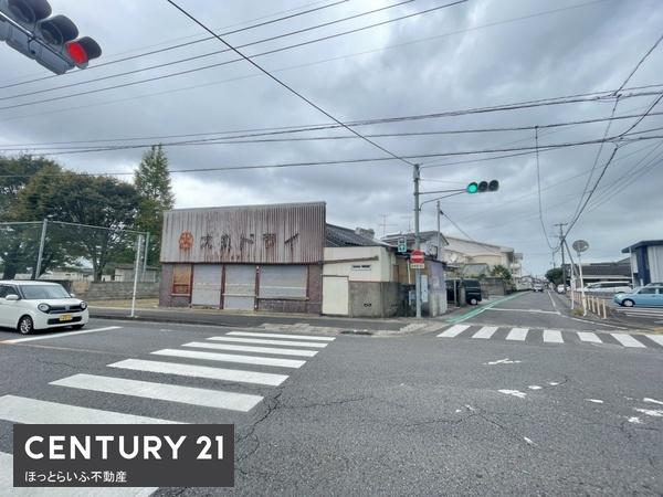 通学、お買い物や飲食、また病院もあり生活に便利な場所