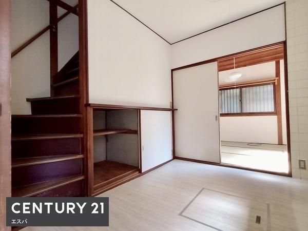 寝屋川市日新町の中古テラスハウス