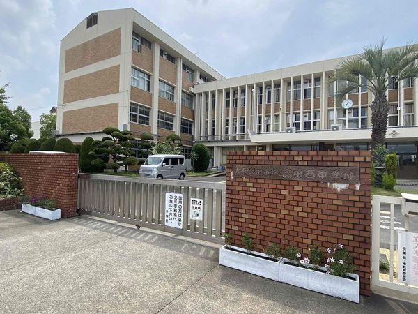 大和高田市大字築山の土地(大和高田市立高田西中学校)