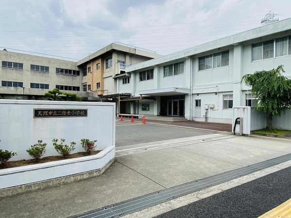 天理市二階堂上ノ庄町の中古一戸建て(天理市立二階堂小学校)