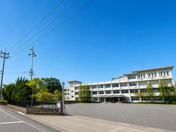 糸島市高田2丁目　全1棟(糸島市立前原東中学校)
