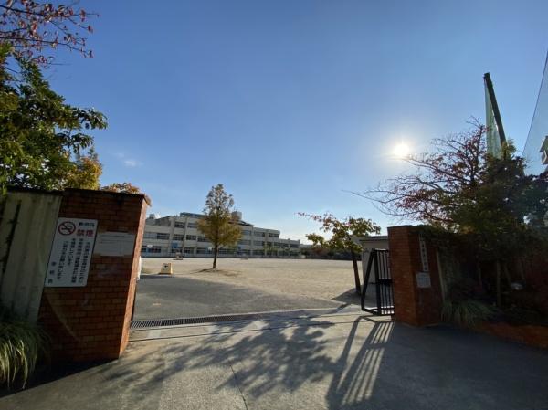 モントーレ香椎浜サーフタワーセンターコート(福岡市立香椎浜小学校)