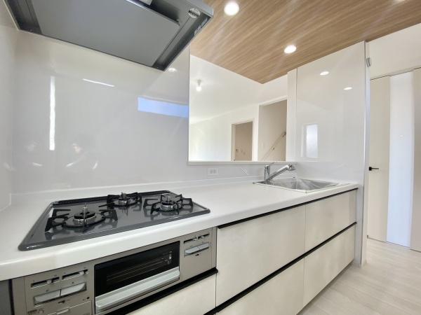 東区和白丘2丁目 2号棟 全2棟(キッチン)