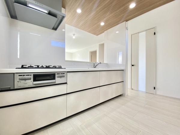 東区和白丘2丁目 2号棟 全2棟(キッチン)