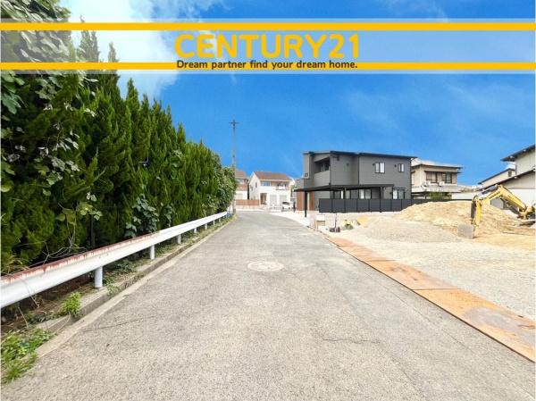 北九州市八幡西区光貞台3丁目 2号棟 全2棟(前面道路含む現地写真)