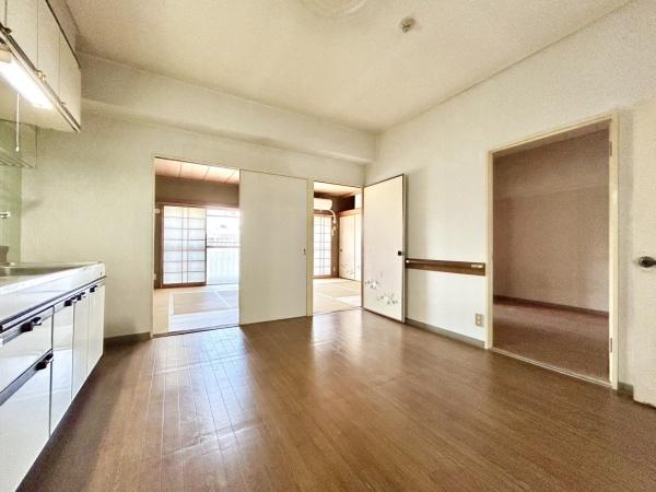 ホワイトキャッスル穴生