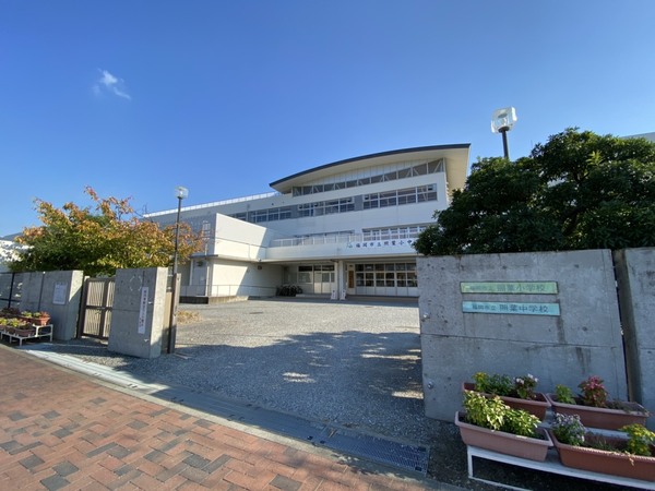 センターマークスタワー(福岡市立照葉中学校)
