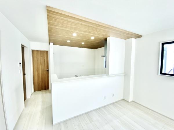知立市長篠町新田東の新築一戸建