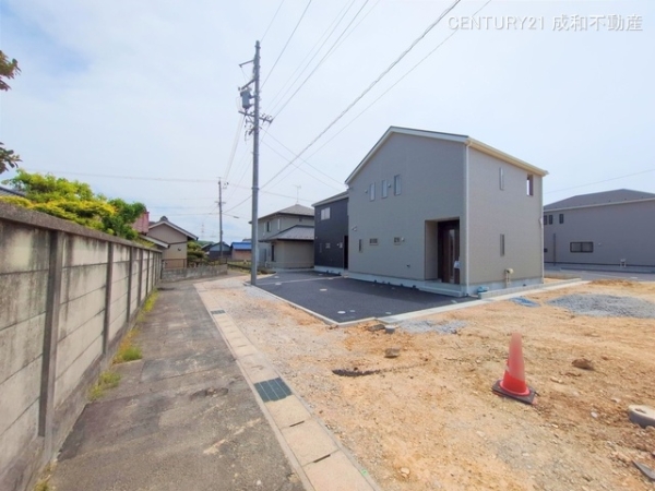愛知郡東郷町大字諸輪字中市の新築一戸建