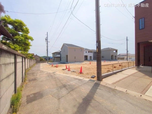 愛知郡東郷町大字諸輪字中市の新築一戸建