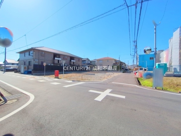 北名古屋市薬師寺山浦の新築一戸建(前面道路含む現地写真)