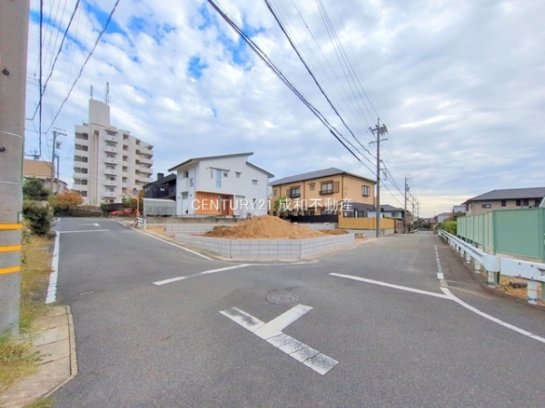 小牧市久保の新築一戸建(前面道路含む現地写真)