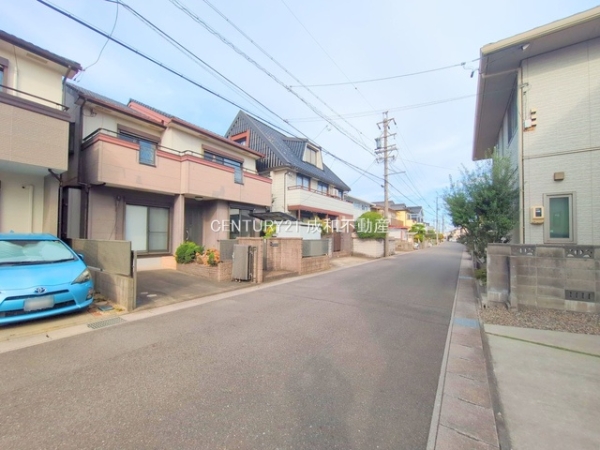 海部郡蟹江町桜3丁目の中古一戸建て(前面道路含む現地写真)