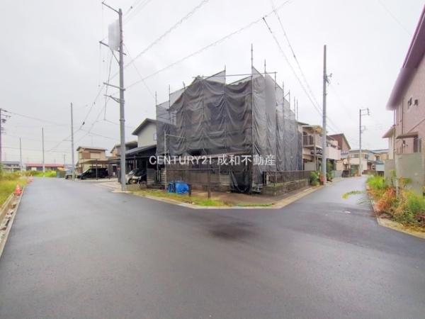 春日井市熊野町の中古一戸建て(前面道路含む現地写真)