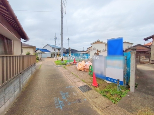 一宮市今伊勢町本神戸字天王の新築一戸建(前面道路含む現地写真)