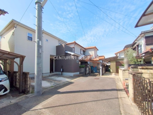 名古屋市守山区菱池町の中古一戸建て(前面道路含む現地写真)