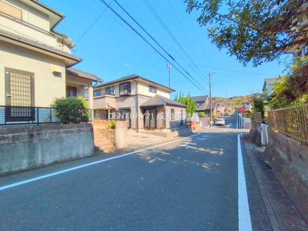 豊川市御油町汲ケ谷の中古一戸建て(前面道路含む現地写真)