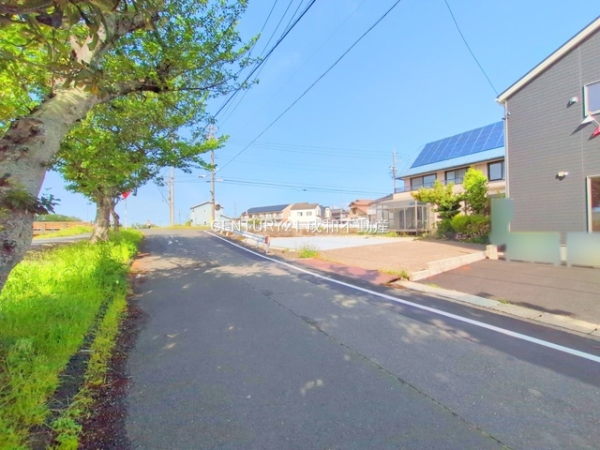 豊川市蔵子1丁目の中古一戸建て(前面道路含む現地写真)